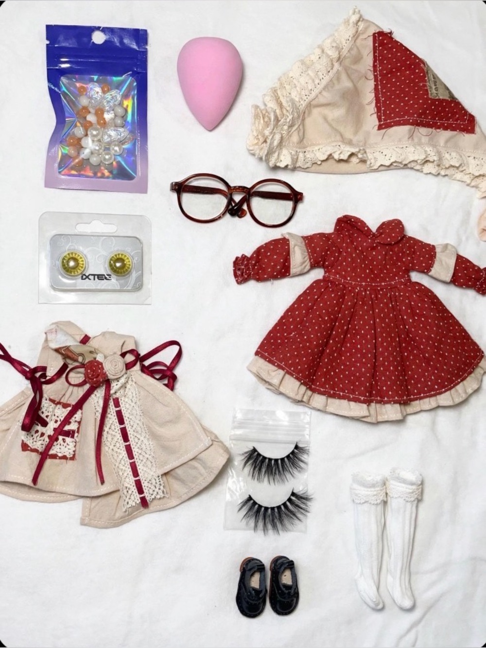 BLYTHE DOLL ACCESSORIES - DOLL NOT INCLUDED